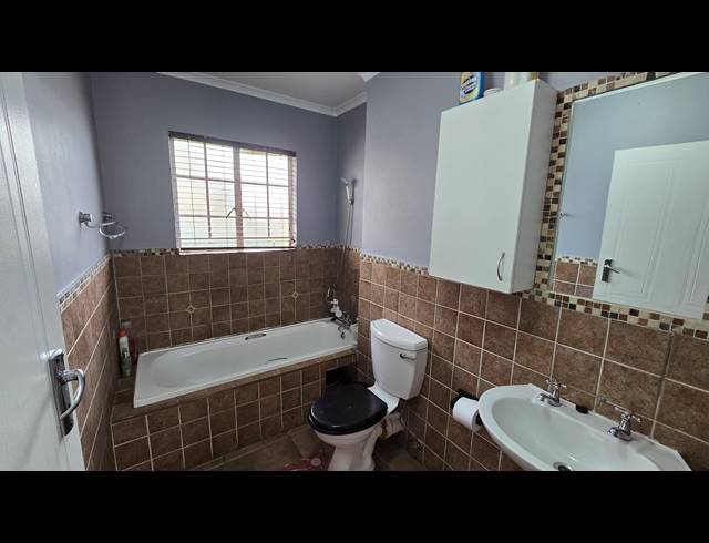 3 BEDROOM SECTIONAL TITLE FOR SALE IN CASTLEVIEW